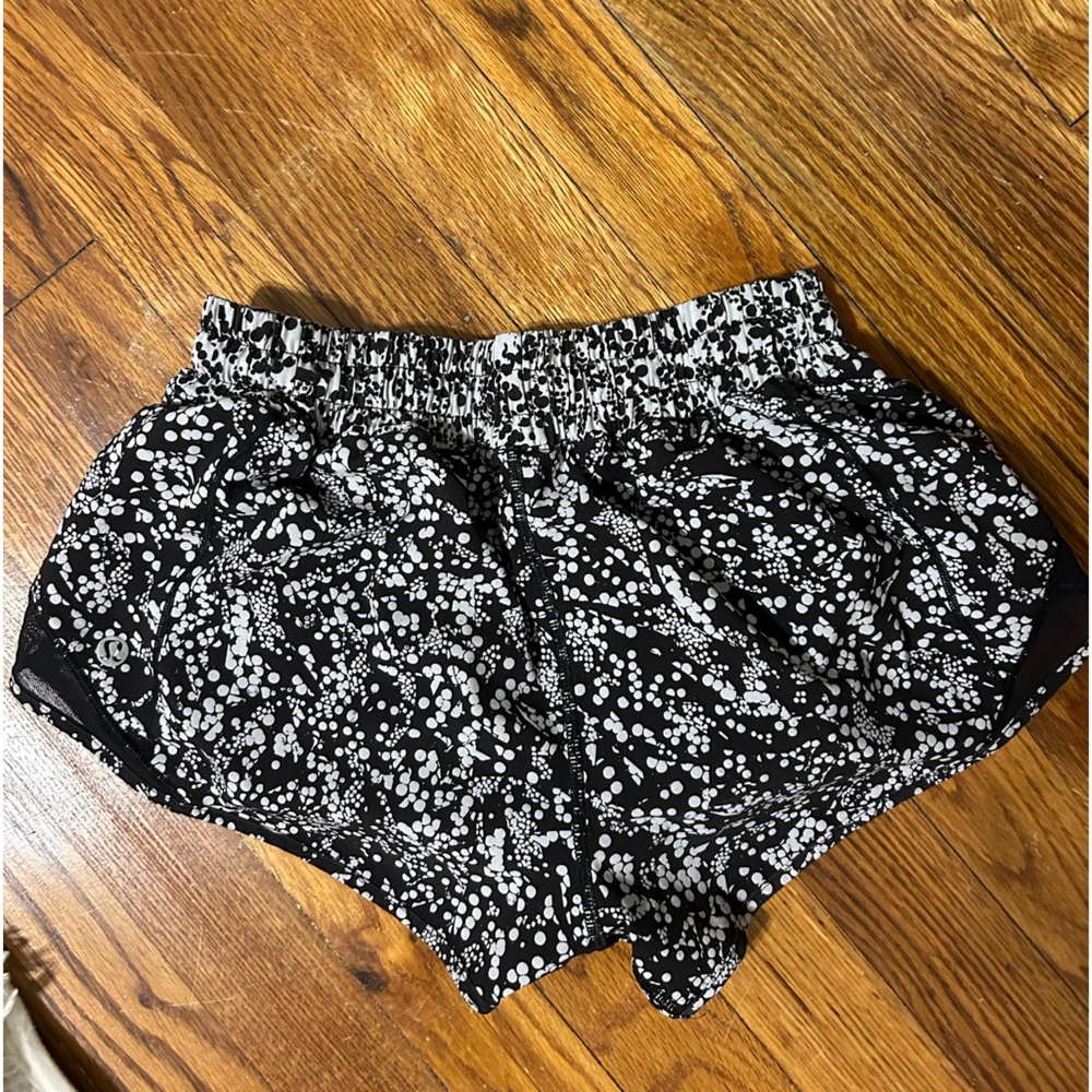 Black and white lulu shorts